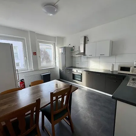 Doppelzimmer Im Monteurhaus Gemeinschaftsbad Und -kueche בית הארחה 3*