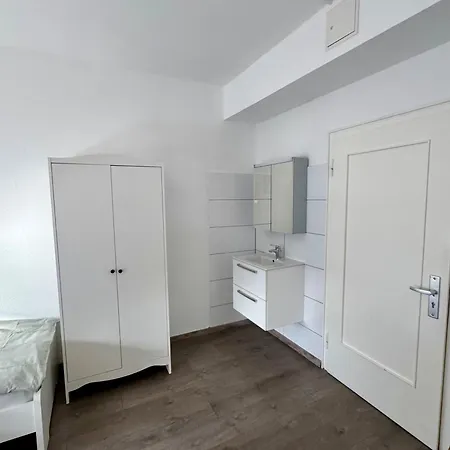 Doppelzimmer Im Monteurhaus Gemeinschaftsbad Und -kueche 3* دوسبرغ